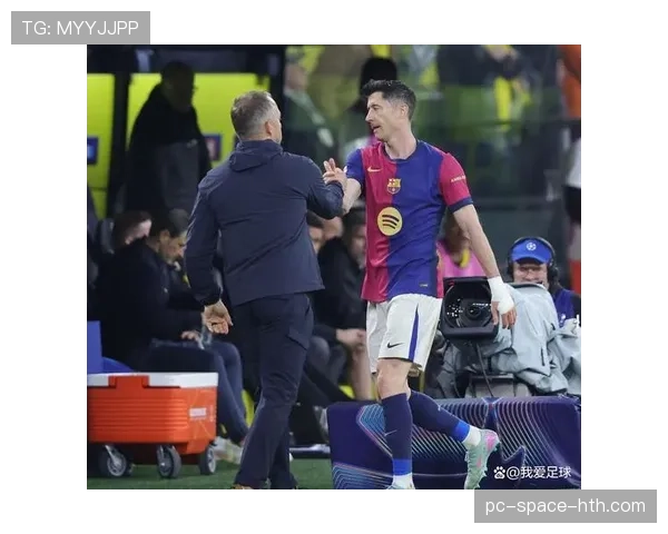 巴萨公布欧冠大名单后，梯队三名小将首次随一线队训练